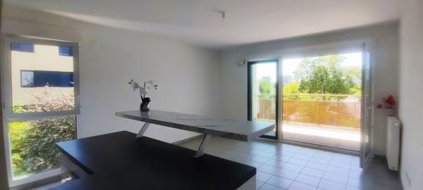 Appartement
         4 pièces
        - 77 m² Exclusivité 250 000 € *