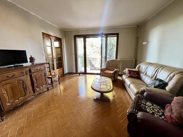 Maison
         5 pièces
        - 115 m²