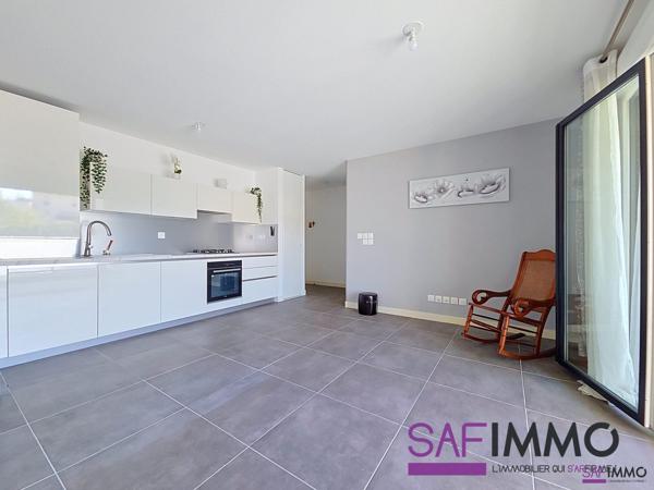 APPARTEMENT T3 CENTRE PIERRE BENITE