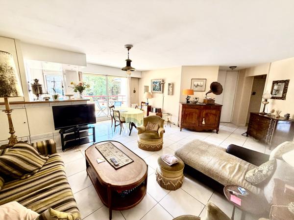 VANNES – CENTRE-VILLE Appartement 4 pièces de 83 m² avec terrasse, double garage et cave