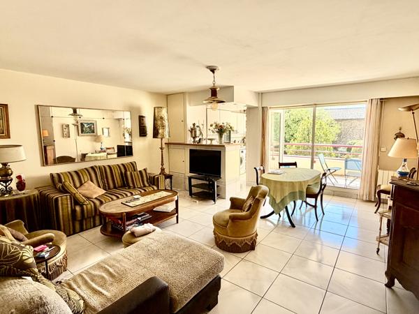 VANNES – CENTRE-VILLE Appartement 4 pièces de 83 m² avec terrasse, double garage et cave