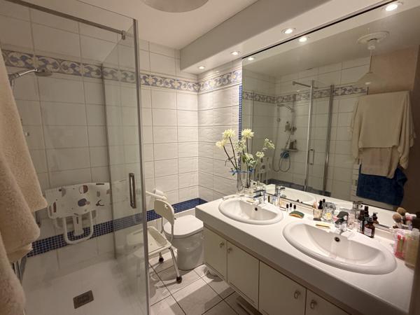 VANNES – CENTRE-VILLE Appartement 4 pièces de 83 m² avec terrasse, double garage et cave