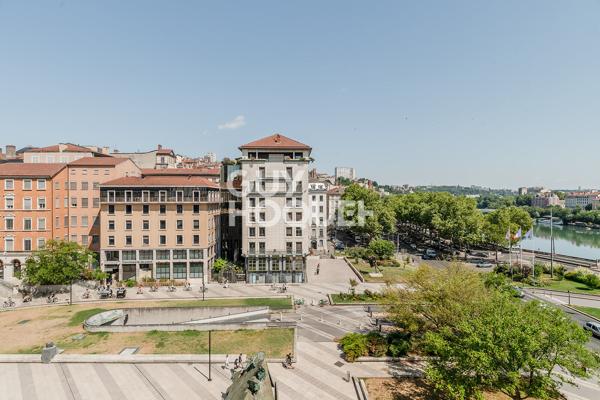 RARE - Dernier étage avec ascenseur - Appartement familial - Place louis pradel