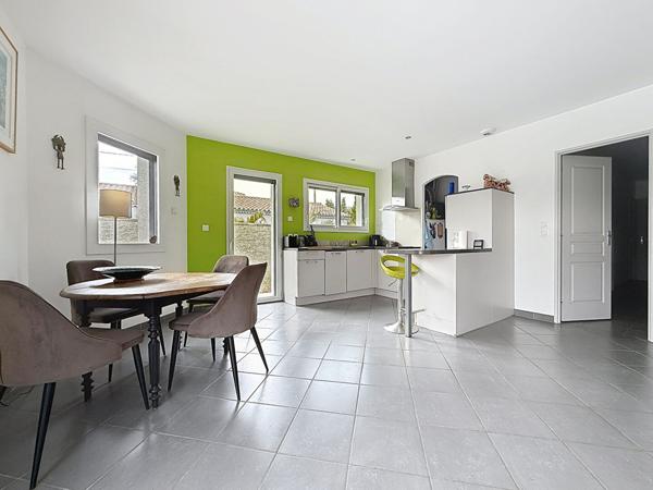 Maison plain pieds lumineuse 3 chambres 93 m2 avec garage
