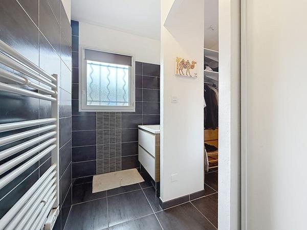 Maison plain pieds lumineuse 3 chambres 93 m2 avec garage