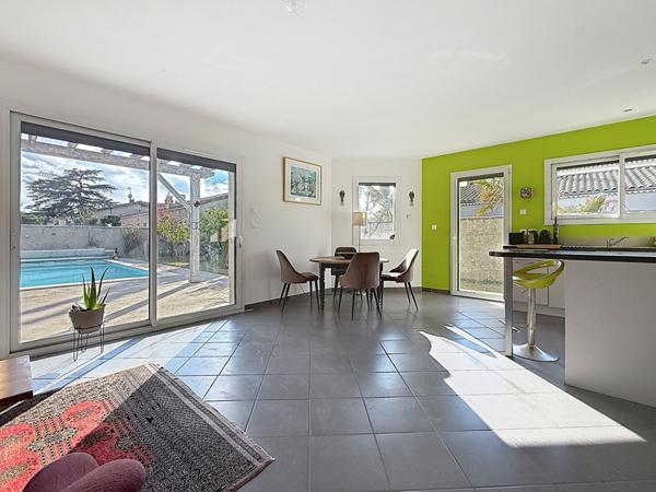 Maison plain pieds lumineuse 3 chambres 93 m2 avec garage