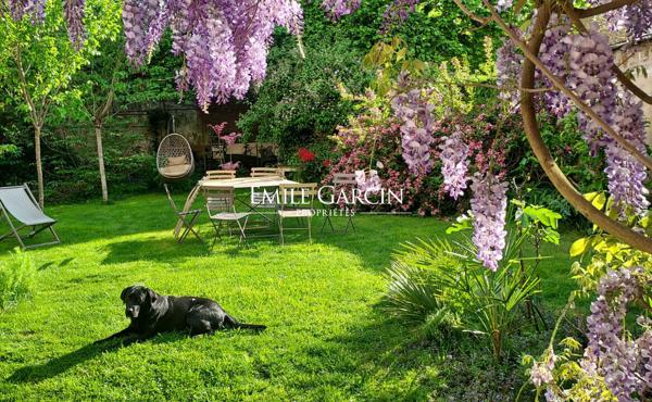Hôtel particulier XVIIIe  de  280m² avec jardin de 300 m² plein sud Versailles Saint-Louis