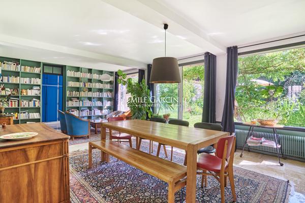 Hôtel particulier XVIIIe  de  280m² avec jardin de 300 m² plein sud Versailles Saint-Louis