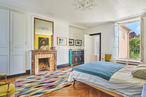 Hôtel particulier XVIIIe  de  280m² avec jardin de 300 m² plein sud Versailles Saint-Louis