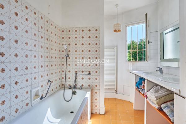 Hôtel particulier XVIIIe  de  280m² avec jardin de 300 m² plein sud Versailles Saint-Louis