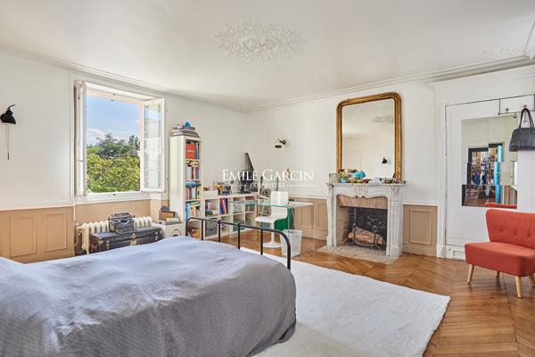 Hôtel particulier XVIIIe  de  280m² avec jardin de 300 m² plein sud Versailles Saint-Louis