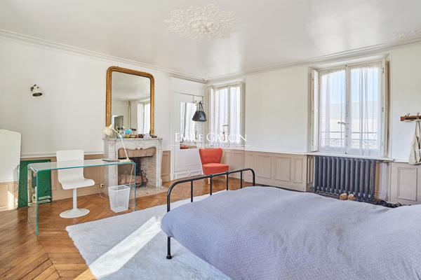 Hôtel particulier XVIIIe  de  280m² avec jardin de 300 m² plein sud Versailles Saint-Louis