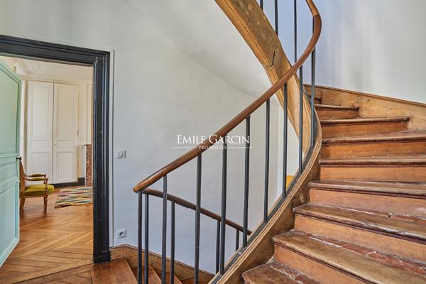 Hôtel particulier XVIIIe  de  280m² avec jardin de 300 m² plein sud Versailles Saint-Louis