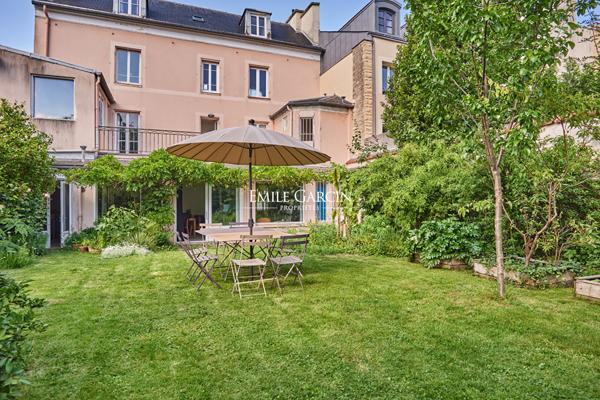 Hôtel particulier XVIIIe  de  280m² avec jardin de 300 m² plein sud Versailles Saint-Louis