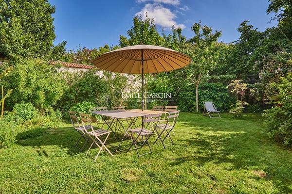 Hôtel particulier XVIIIe  de  280m² avec jardin de 300 m² plein sud Versailles Saint-Louis