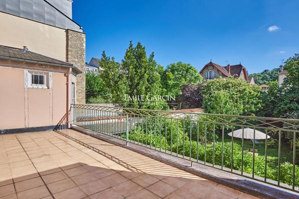 Hôtel particulier XVIIIe  de  280m² avec jardin de 300 m² plein sud Versailles Saint-Louis