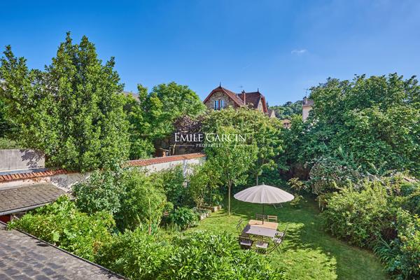 Hôtel particulier XVIIIe  de  280m² avec jardin de 300 m² plein sud Versailles Saint-Louis
