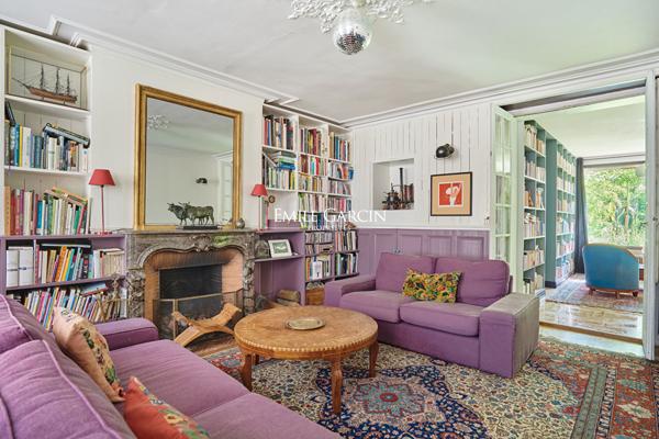Hôtel particulier XVIIIe  de  280m² avec jardin de 300 m² plein sud Versailles Saint-Louis
