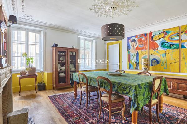 Hôtel particulier XVIIIe  de  280m² avec jardin de 300 m² plein sud Versailles Saint-Louis