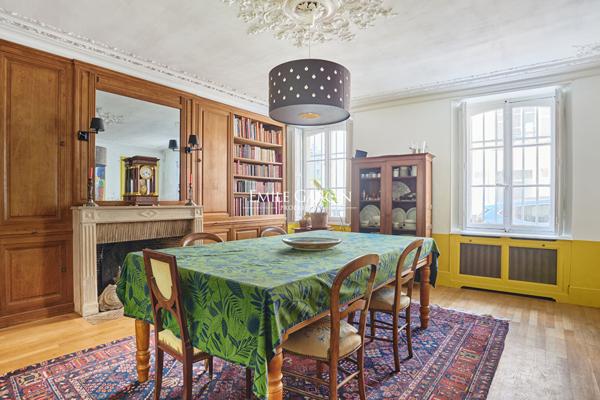 Hôtel particulier XVIIIe  de  280m² avec jardin de 300 m² plein sud Versailles Saint-Louis
