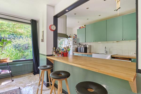Hôtel particulier XVIIIe  de  280m² avec jardin de 300 m² plein sud Versailles Saint-Louis