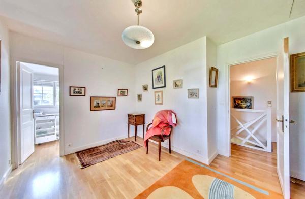 Maison en pierres avec jardin arboré dans le centre de Pleurtuit