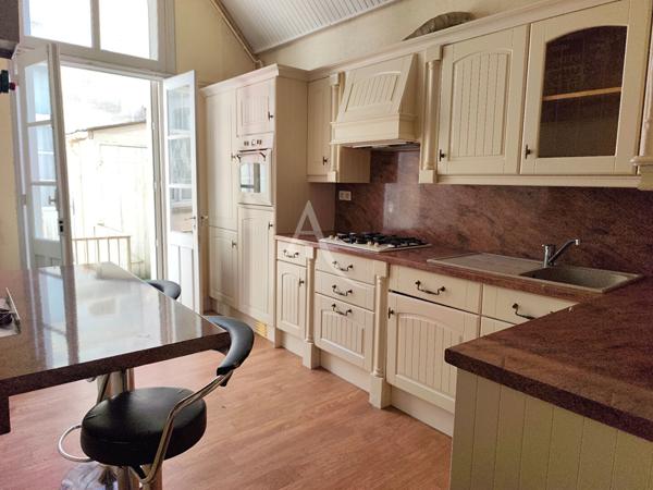 SAINTES - CENTRE HISTORIQUE ? APPARTEMENT 3 PIÈCES DE 75 M² AVEC EXTÉRIEUR