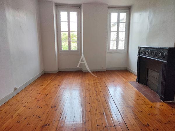 SAINTES - CENTRE HISTORIQUE ? APPARTEMENT 3 PIÈCES DE 75 M² AVEC EXTÉRIEUR
