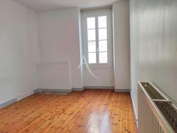 SAINTES - CENTRE HISTORIQUE ? APPARTEMENT 3 PIÈCES DE 75 M² AVEC EXTÉRIEUR
