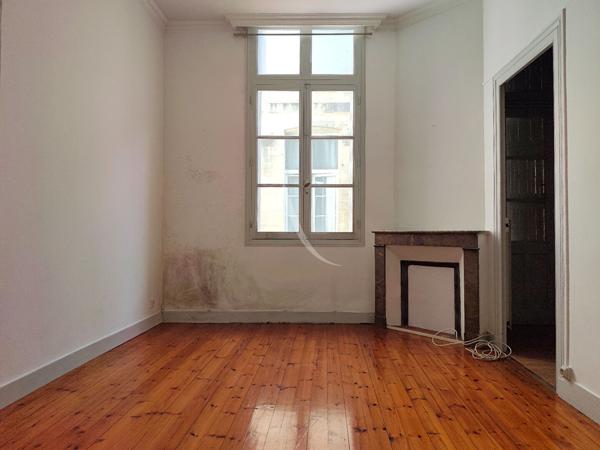SAINTES - CENTRE HISTORIQUE ? APPARTEMENT 3 PIÈCES DE 75 M² AVEC EXTÉRIEUR