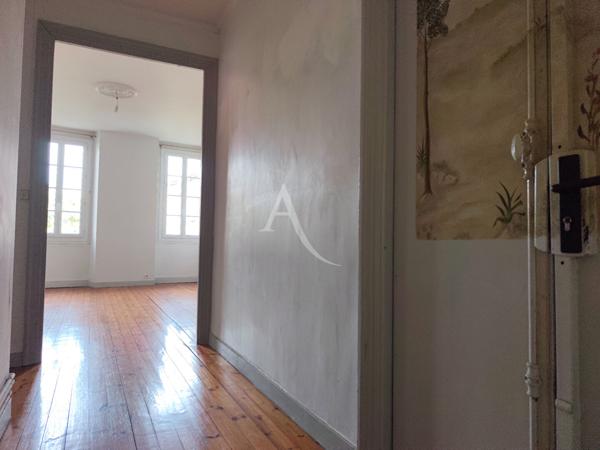 SAINTES - CENTRE HISTORIQUE ? APPARTEMENT 3 PIÈCES DE 75 M² AVEC EXTÉRIEUR