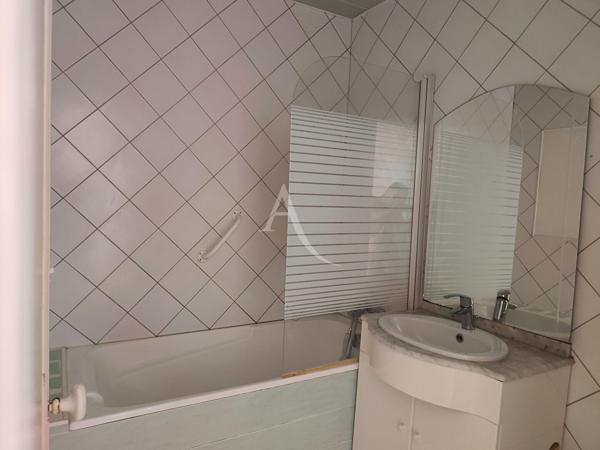 SAINTES - CENTRE HISTORIQUE ? APPARTEMENT 3 PIÈCES DE 75 M² AVEC EXTÉRIEUR