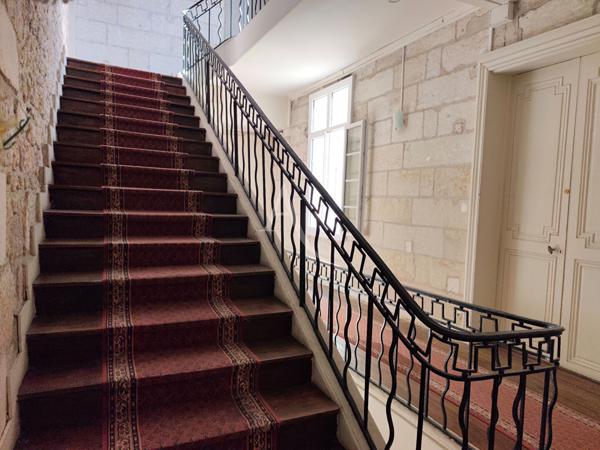SAINTES - CENTRE HISTORIQUE ? APPARTEMENT 3 PIÈCES DE 75 M² AVEC EXTÉRIEUR