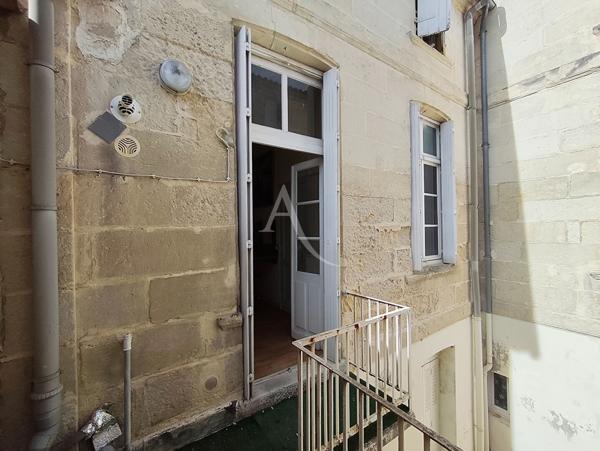 SAINTES - CENTRE HISTORIQUE ? APPARTEMENT 3 PIÈCES DE 75 M² AVEC EXTÉRIEUR