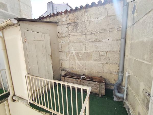 SAINTES - CENTRE HISTORIQUE ? APPARTEMENT 3 PIÈCES DE 75 M² AVEC EXTÉRIEUR