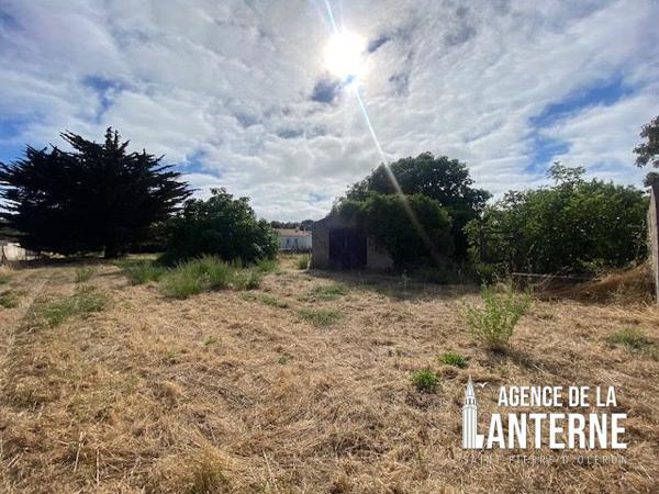 ST PIERRE - TERRAIN A BATIR 1550 M²