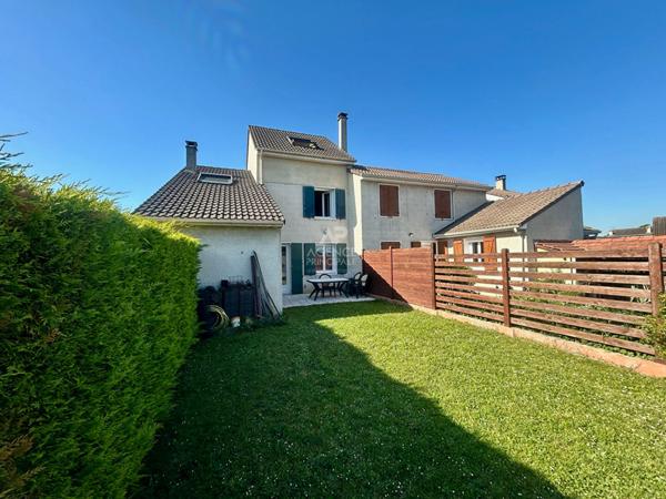 Maison Carrières Sous Poissy 6 pièce(s) 114 m2 374 000 € **  - Référence  9038