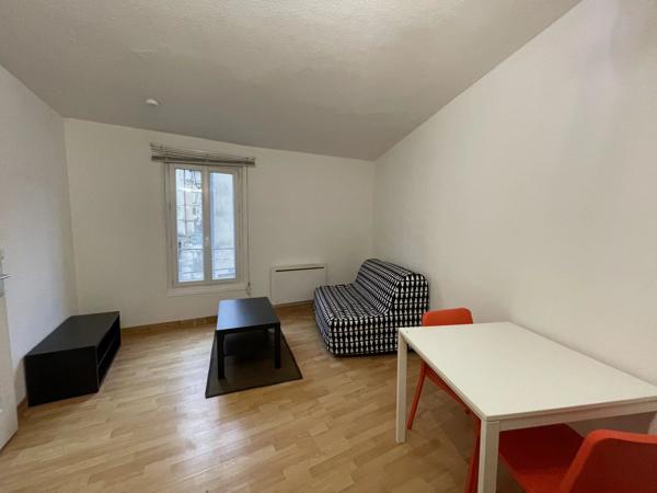 Location                                                      Appartement
                        
                     2 pièces                      27 m2                     à Niort
