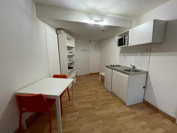 Location                                                      Appartement
                        
                     2 pièces                      27 m2                     à Niort