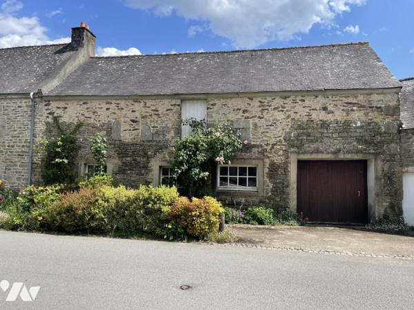 A VENDRE-LONGERE EN PIERRES avec grd garage en dépendance et jardin paysagé -LE GORVELLO Bourg