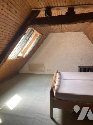 A VENDRE-LONGERE EN PIERRES avec grd garage en dépendance et jardin paysagé -LE GORVELLO Bourg