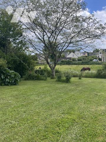 A VENDRE-LONGERE EN PIERRES avec grd garage en dépendance et jardin paysagé -LE GORVELLO Bourg