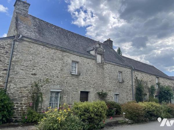 A VENDRE-LONGERE EN PIERRES avec grd garage en dépendance et jardin paysagé -LE GORVELLO Bourg