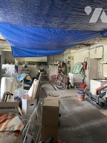 A VENDRE-LONGERE EN PIERRES avec grd garage en dépendance et jardin paysagé -LE GORVELLO Bourg