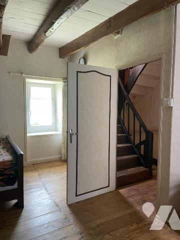 A VENDRE-LONGERE EN PIERRES avec grd garage en dépendance et jardin paysagé -LE GORVELLO Bourg