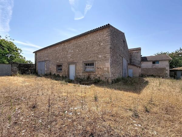 Champmillon : Maison en pierre à rénover