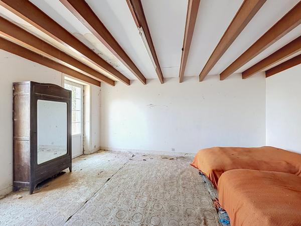 Champmillon : Maison en pierre à rénover