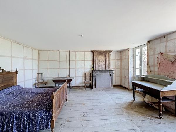 Champmillon : Maison en pierre à rénover