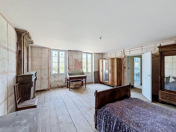 Champmillon : Maison en pierre à rénover
