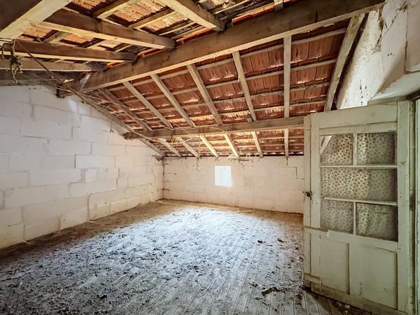Champmillon : Maison en pierre à rénover